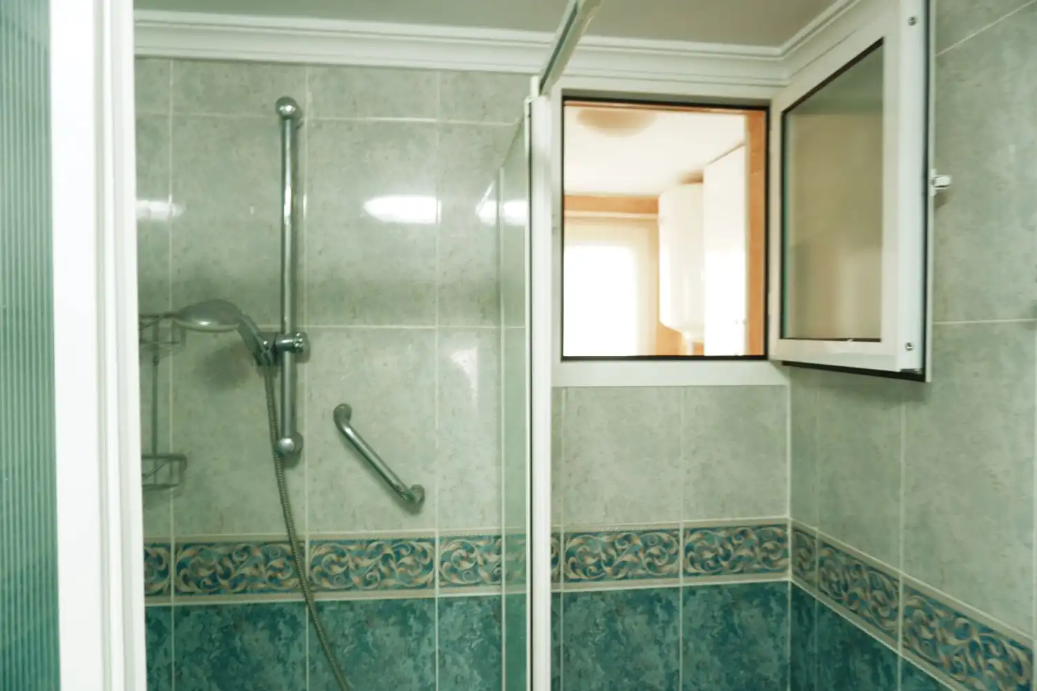 Bany de Apartament en venda en Fuengirola amb Aire condicionat, Calefacció i Terrassa