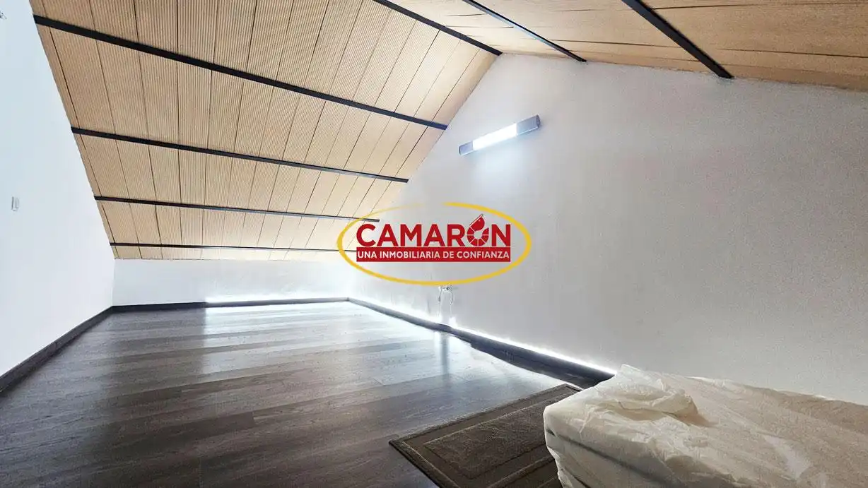 Casa adosada en venta en La Puebla del Río con Trastero y Amueblado