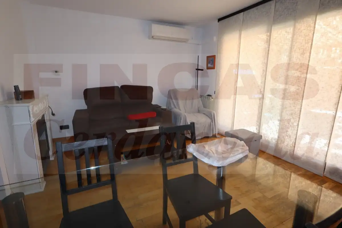 Sala d'estar de Casa adosada en venda en Cerdanyola del Vallès amb Aire condicionat, Calefacció i Terrassa