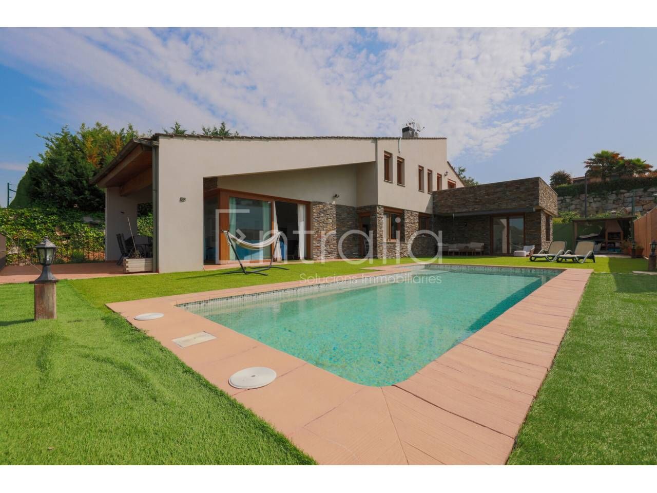 Jardí de Casa o xalet en venda en Cervià de Ter amb Aire condicionat, Calefacció i Jardí privat