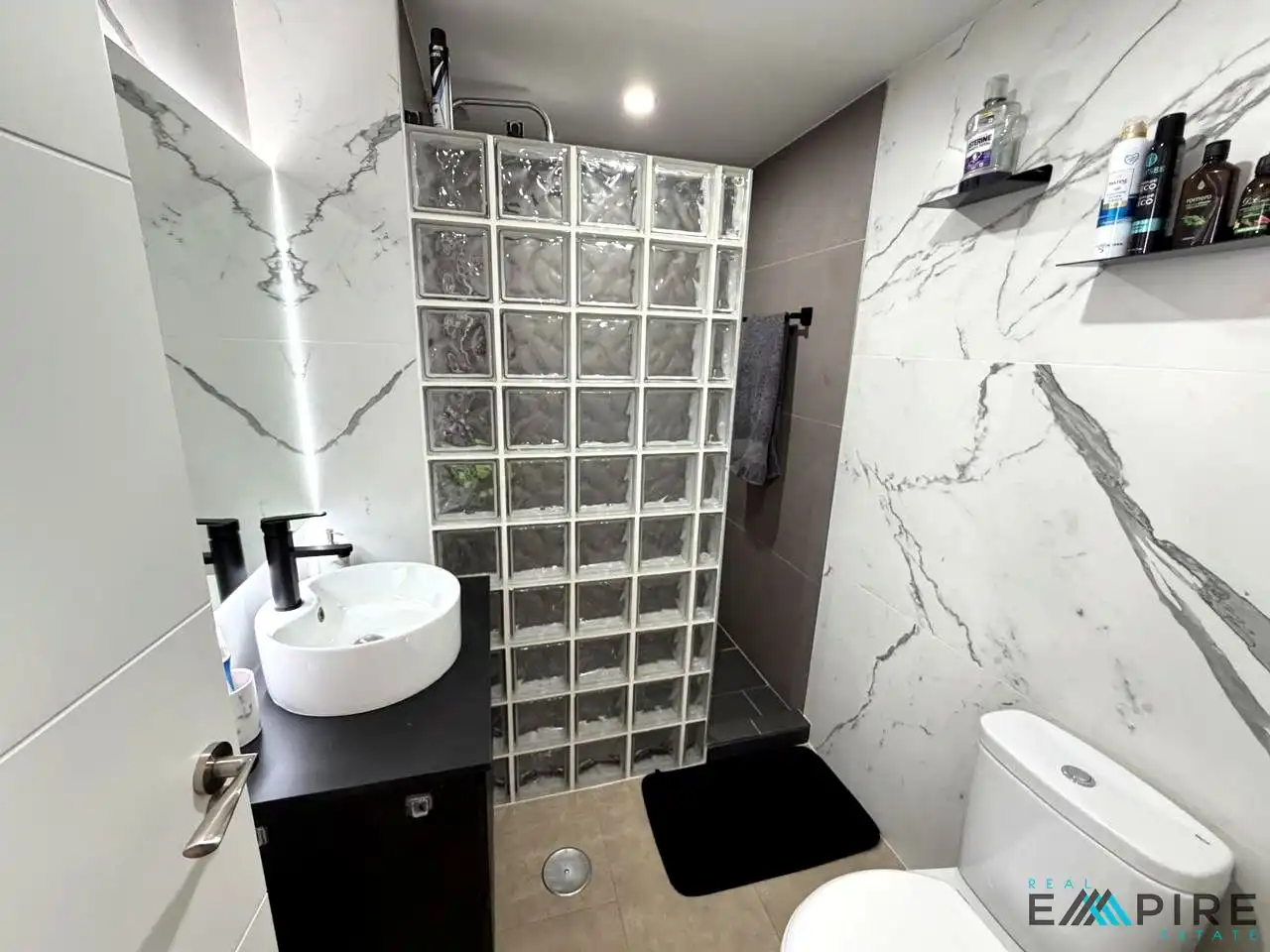 Baño de Piso en venta en El Viso de San Juan con Aire acondicionado, Calefacción y Amueblado