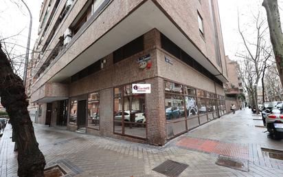 Vista exterior de Local en venda en  Madrid Capital