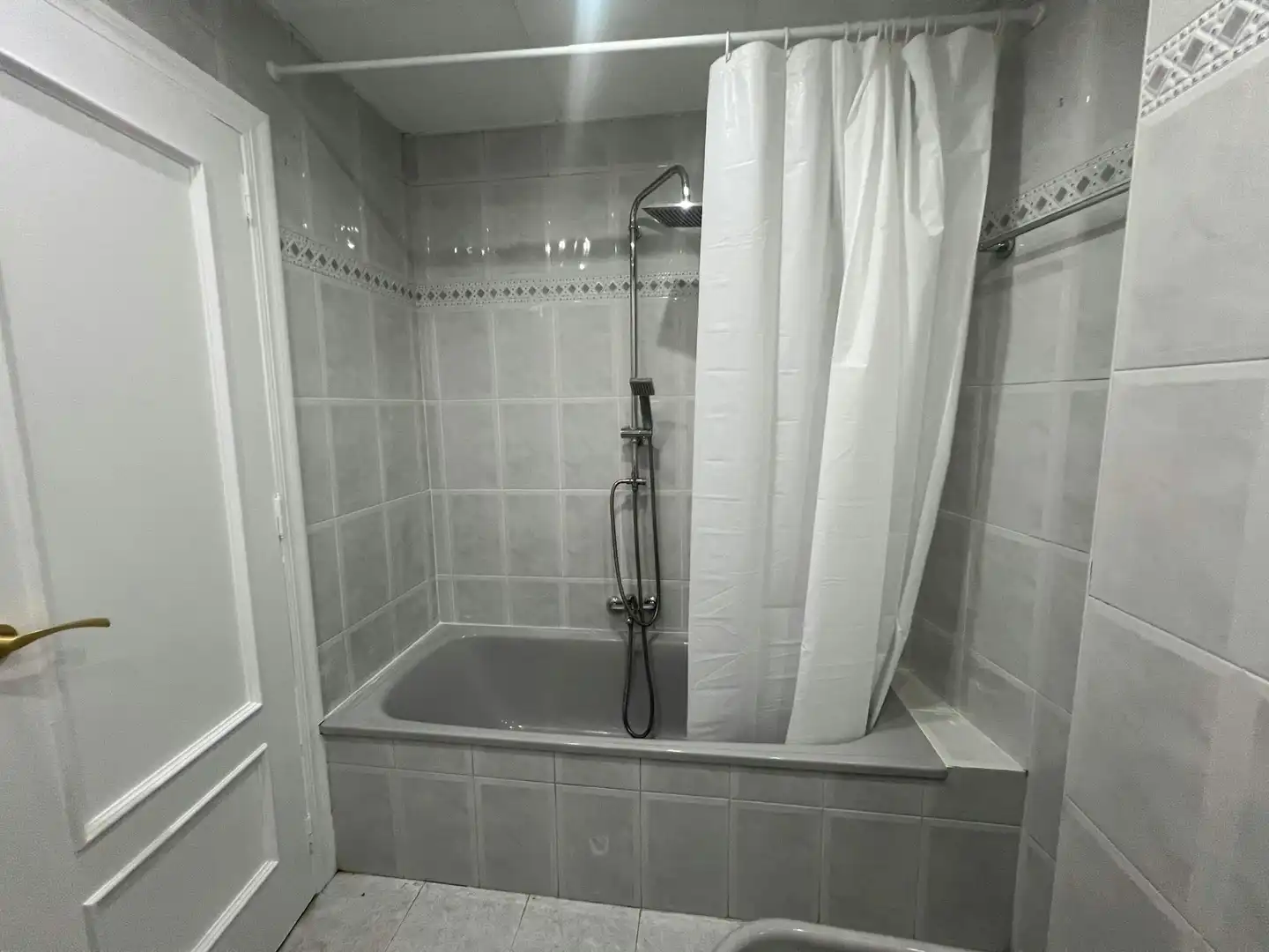 Badezimmer von Wohnung zur untervermieten in Valencia mit Waschmaschine