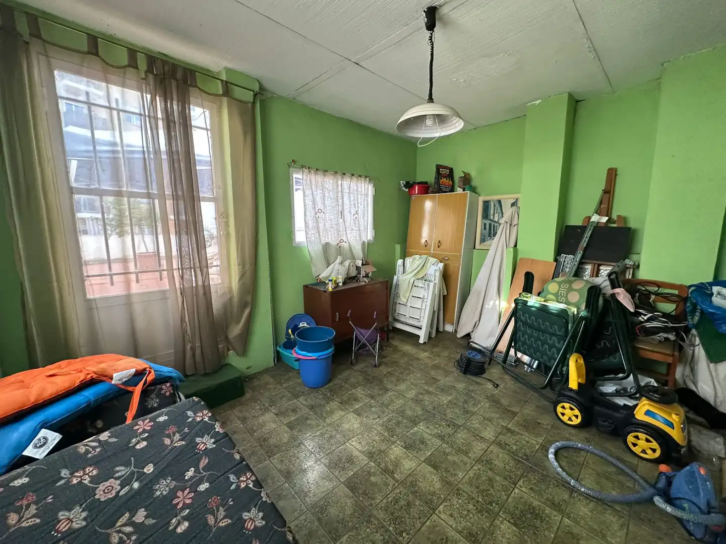 Habitación de Casa adosada en venta en Burjassot