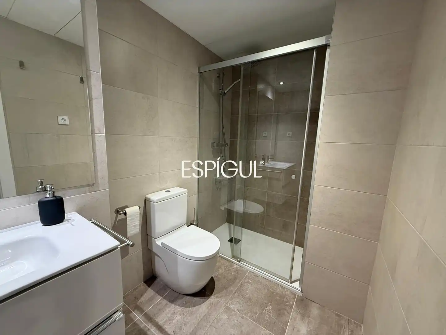 Bany de Pis de lloguer en Girona amb Aire condicionat, Calefacció i Terrassa