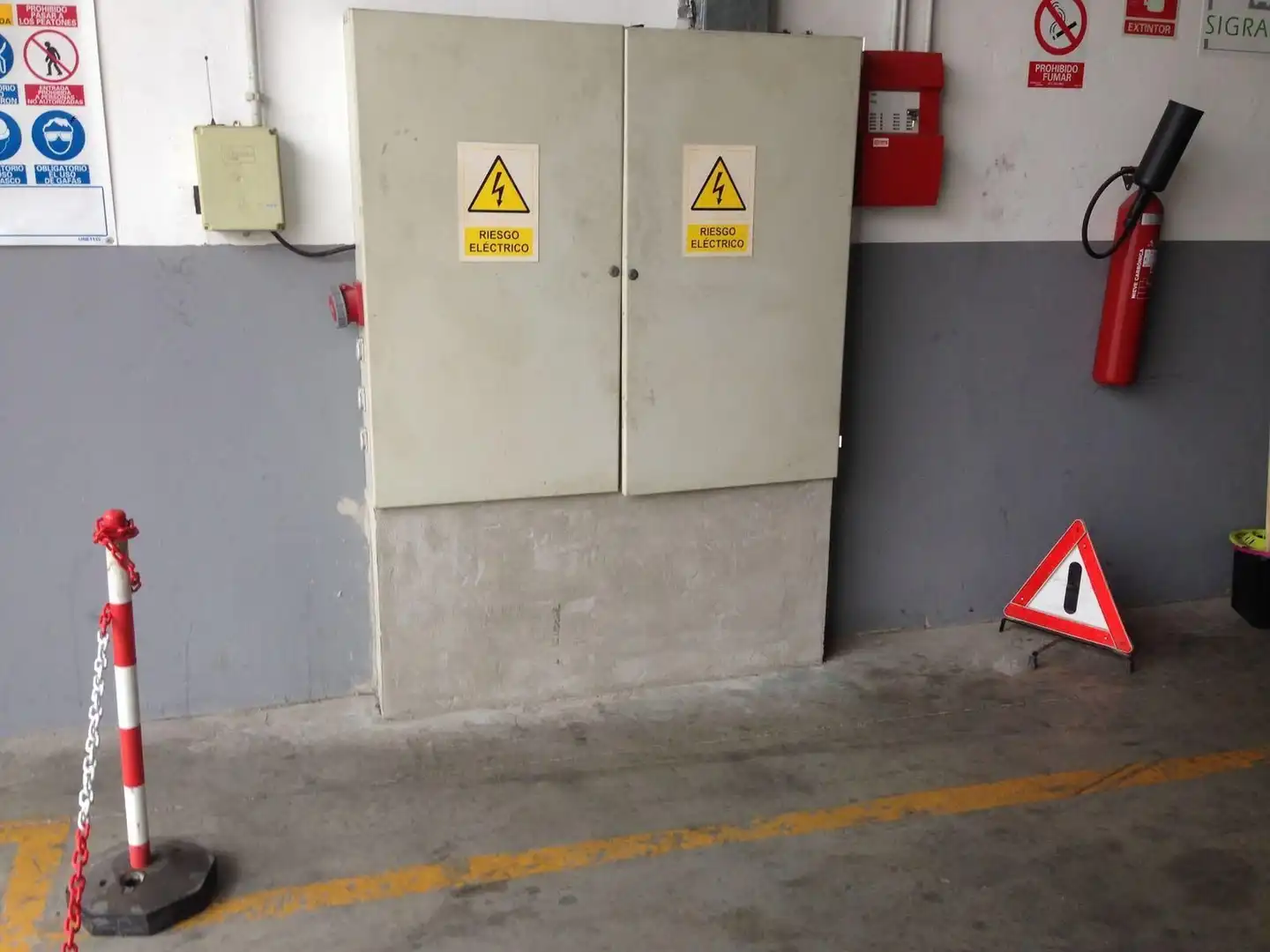 Parkplatz von Fabrikhallen zur Miete in Mollina