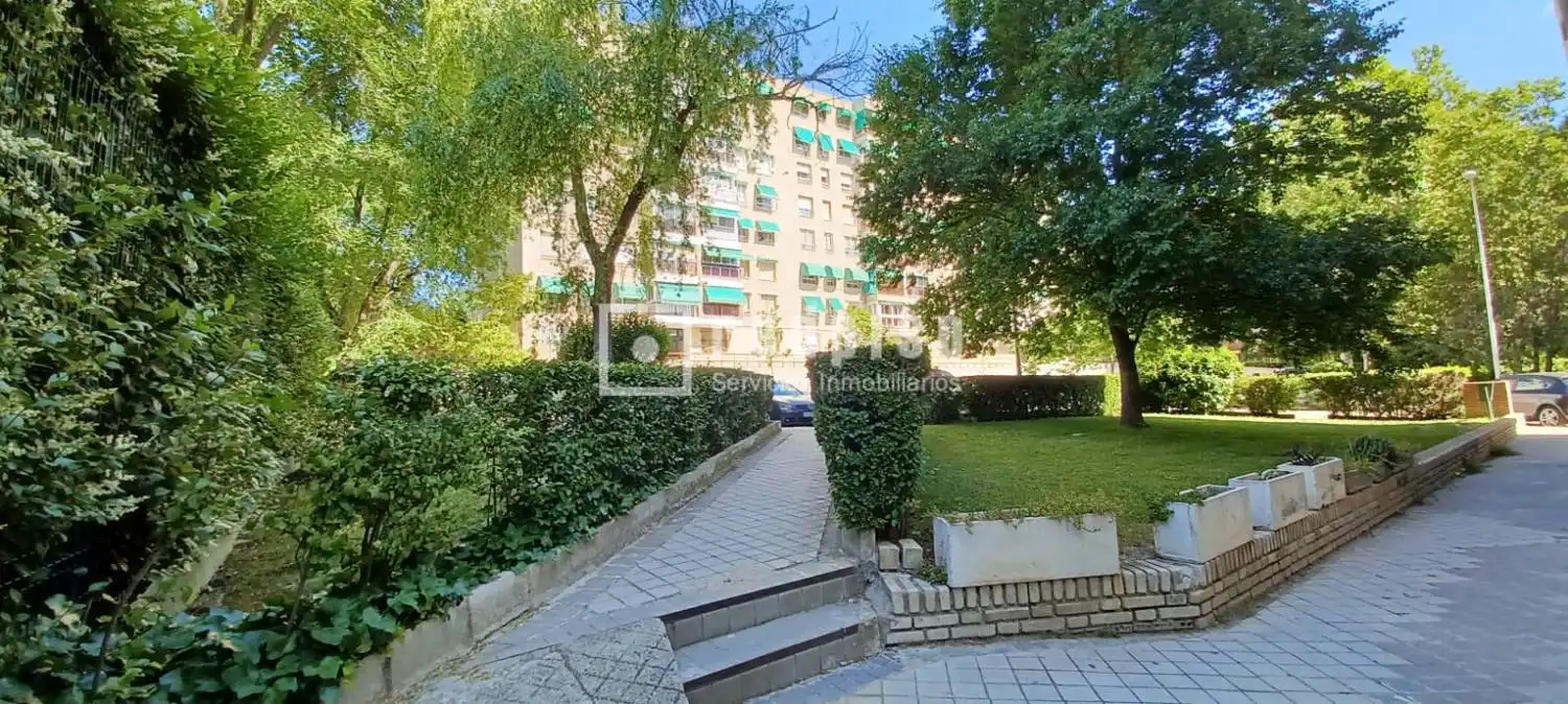 Vista exterior de Pis en venda en Madrid amb Aire condicionat, Calefacció i Traster
