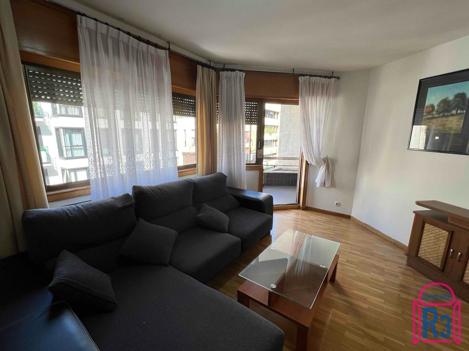 Sala d'estar de Pis en venda en León Capital  amb Calefacció, Terrassa i Traster