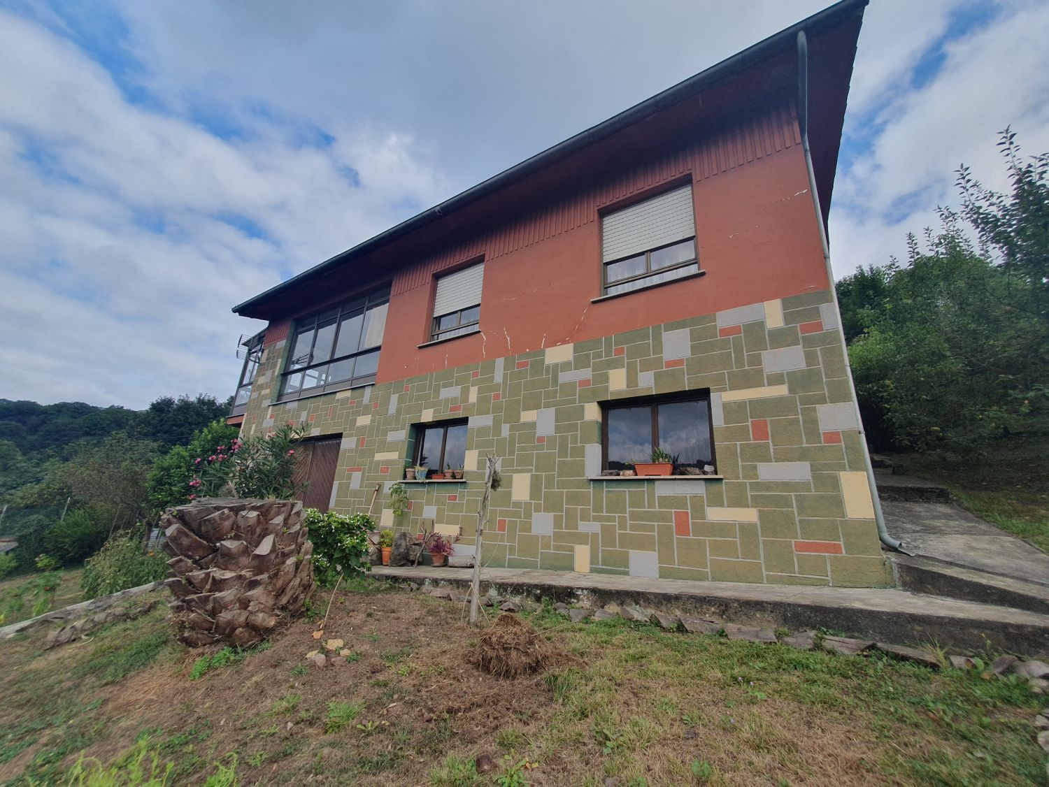 Vista exterior de Casa o xalet en venda en Oviedo  amb Calefacció, Terrassa i Traster