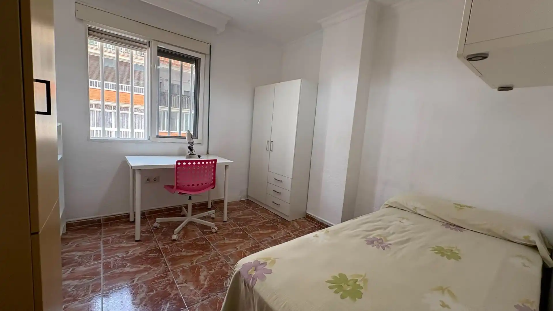 Habitación de Piso de alquiler en Málaga con Aire acondicionado, Amueblado y Balcón