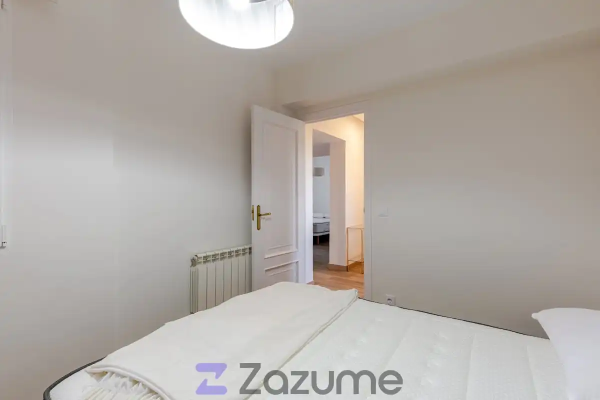 Bedroom of Flat for rent in Madrid  with Air Conditioner, Heating and Terrace