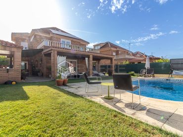 House with balcony for sale in Calle de las Higueras