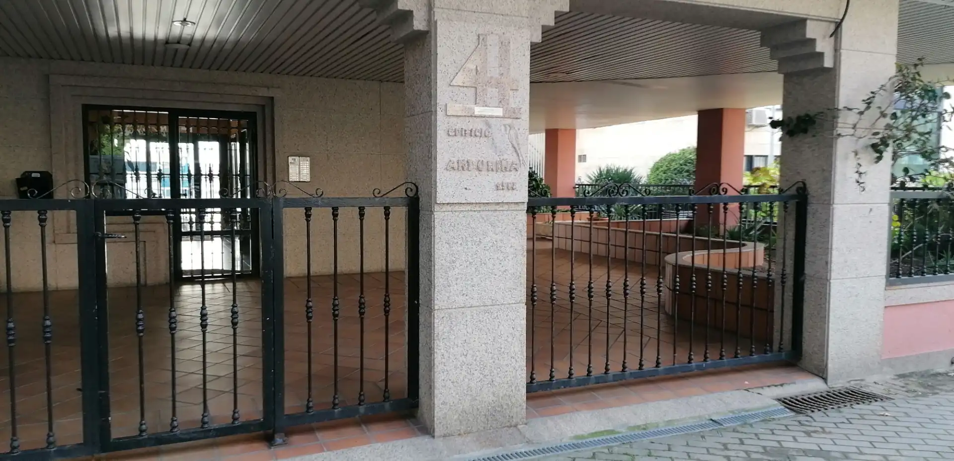 Apartament en venda en Vigo  amb Calefacció, Jardí privat i Parquet