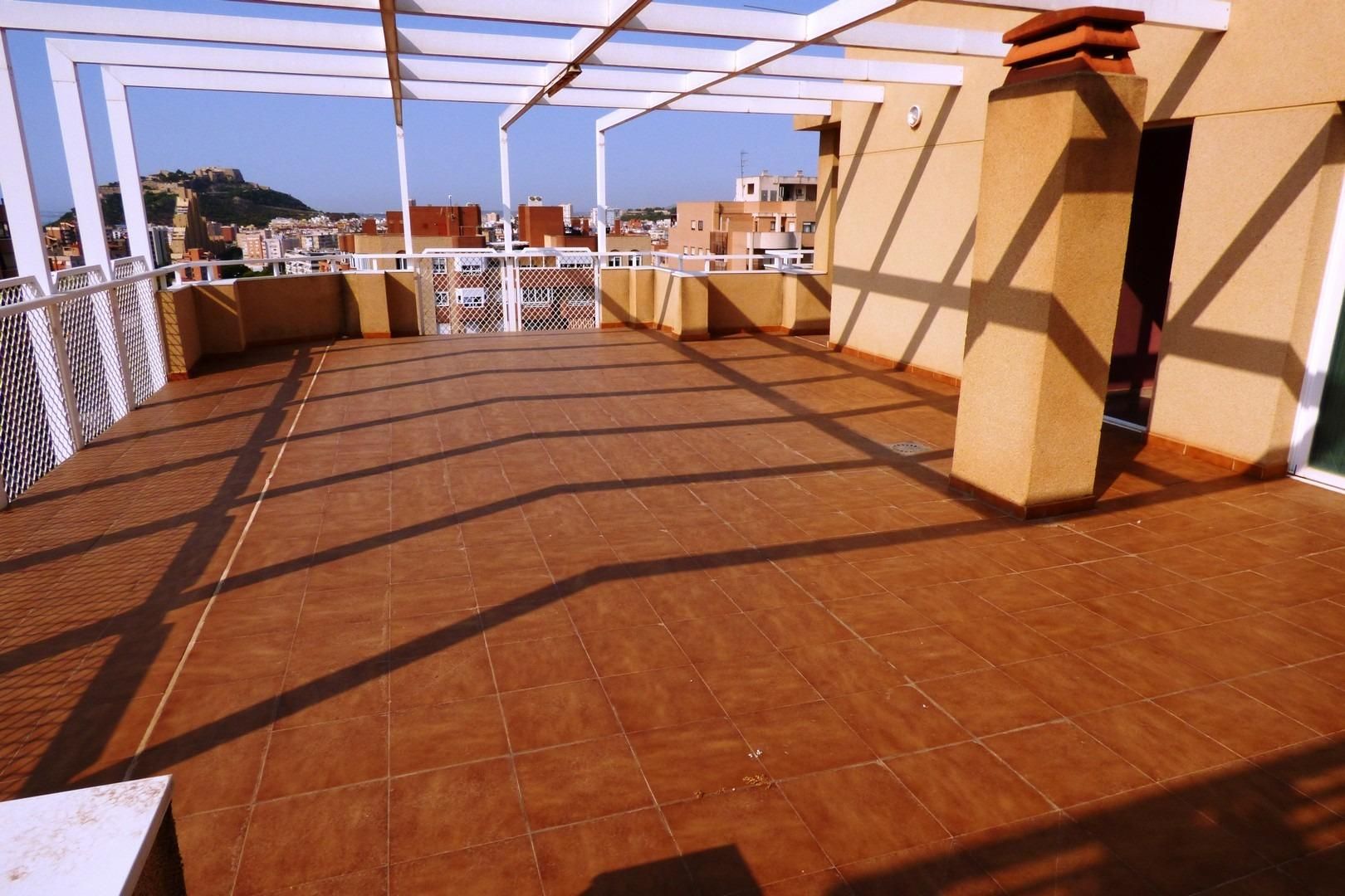 Terrassa de Àtic en venda en Alicante / Alacant amb Aire condicionat, Calefacció i Jardí privat