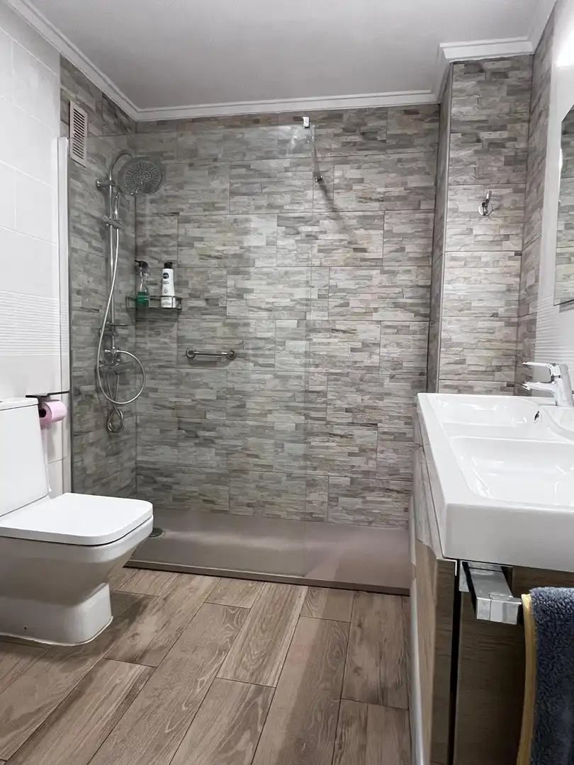 Baño de Piso en venta en Elche / Elx con Aire acondicionado, Trastero y Amueblado