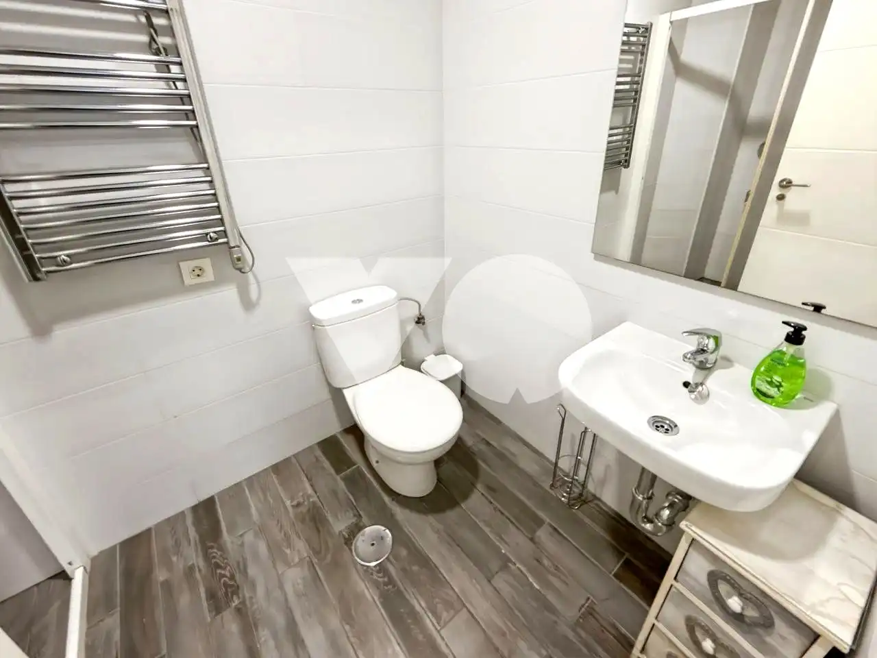 Badezimmer von Erdgeschoss zum Verkauf in Madrid mit Klimaanlage