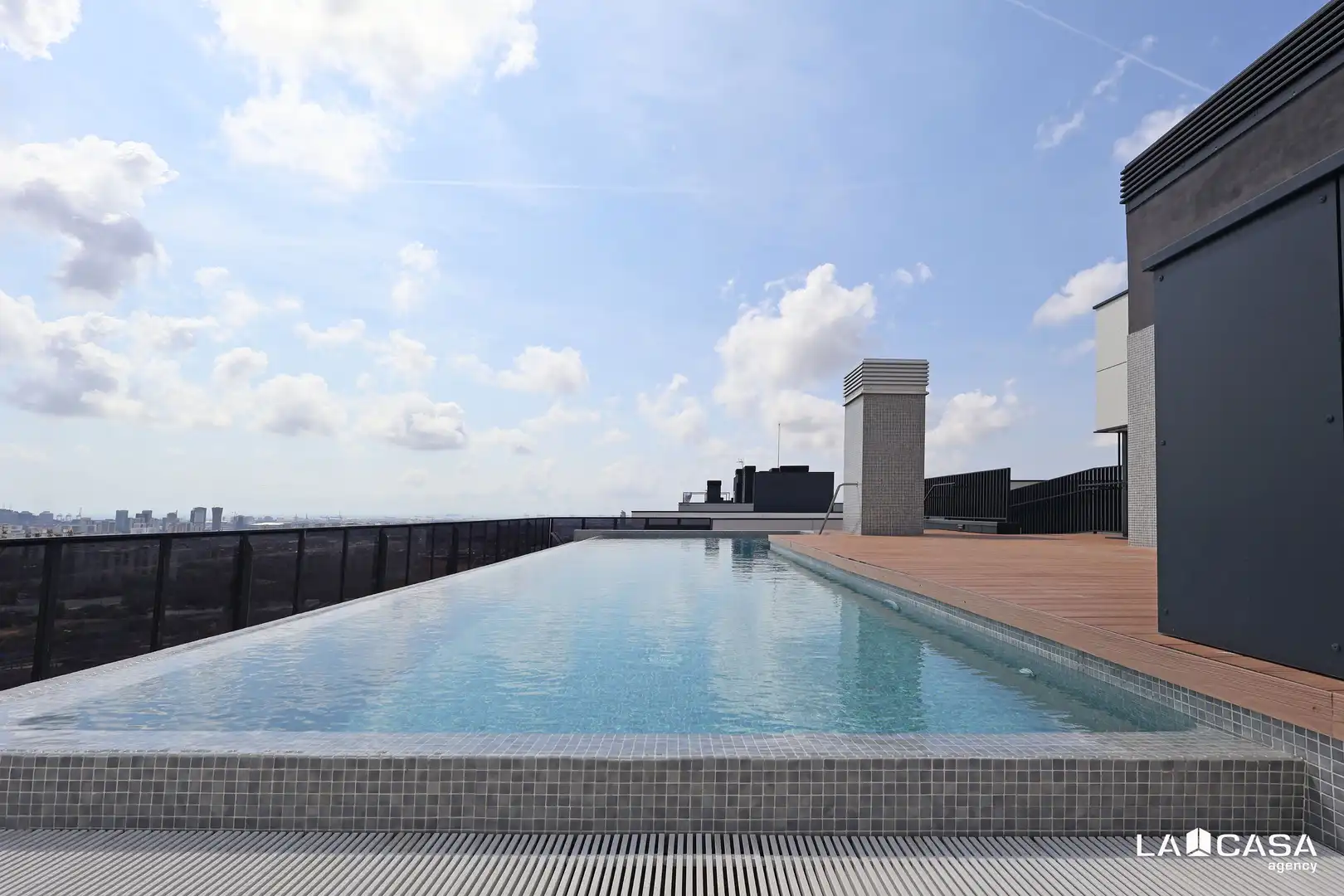 Swimming pool of Flat for sale in L'Hospitalet de Llobregat  with Terrace and Swimming Pool