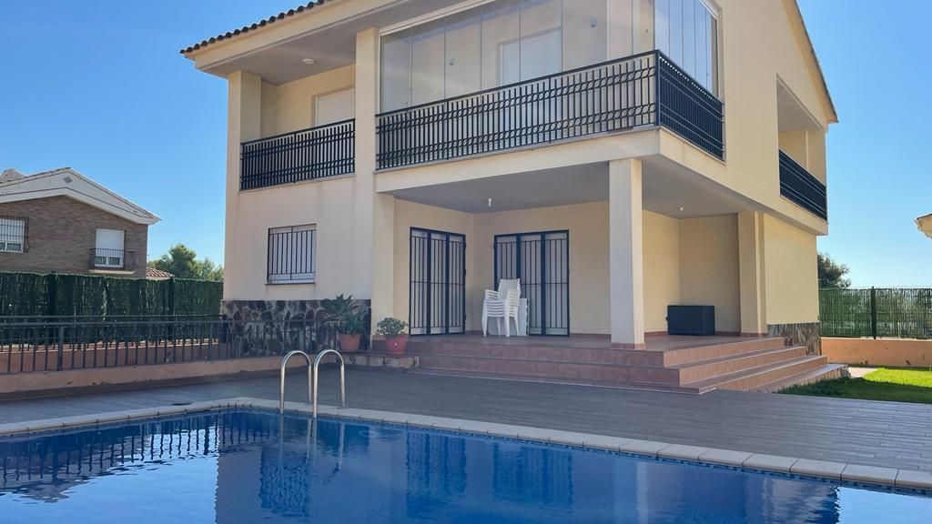 Piscina de Casa o xalet en venda en Benicasim / Benicàssim amb Jardí privat, Terrassa i Traster