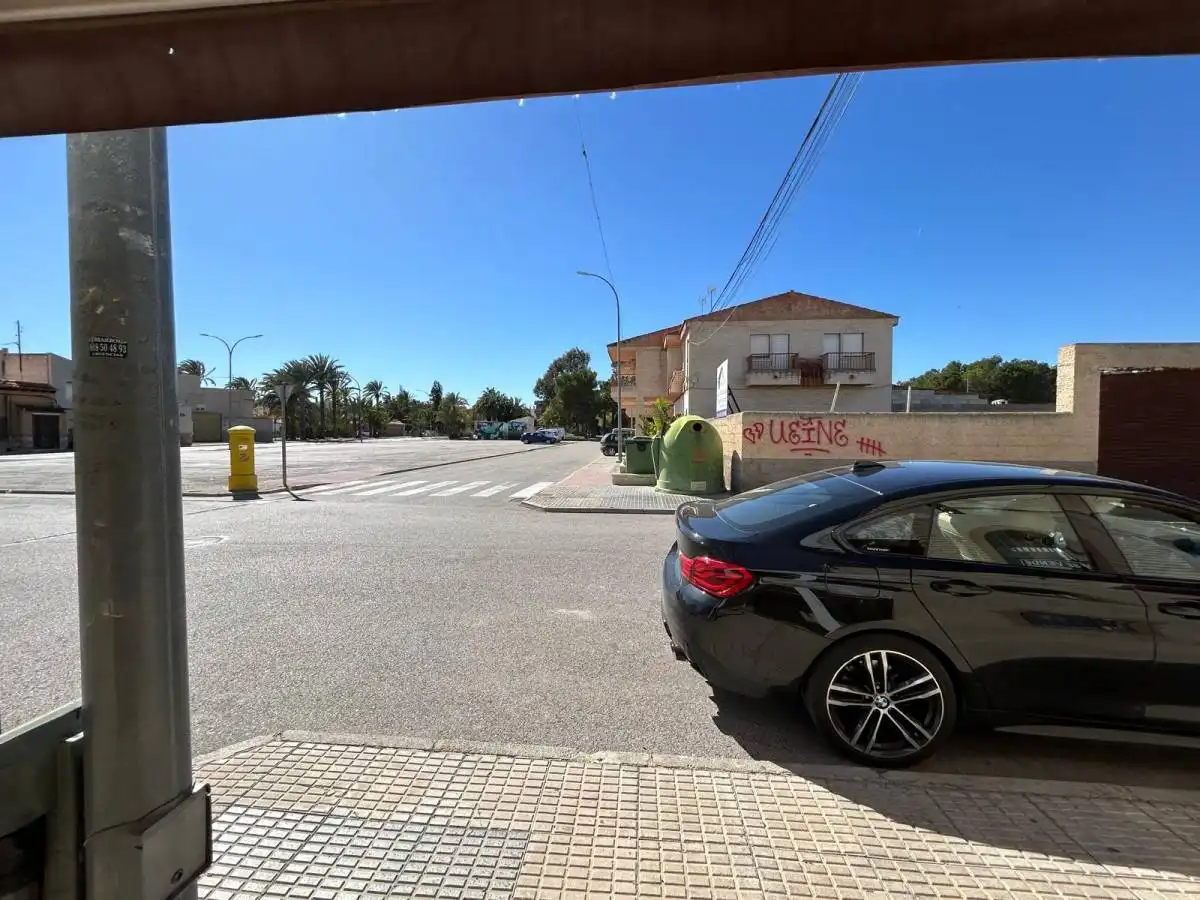 Vista exterior de Local en venda en San Isidro amb Calefacció i Terrassa