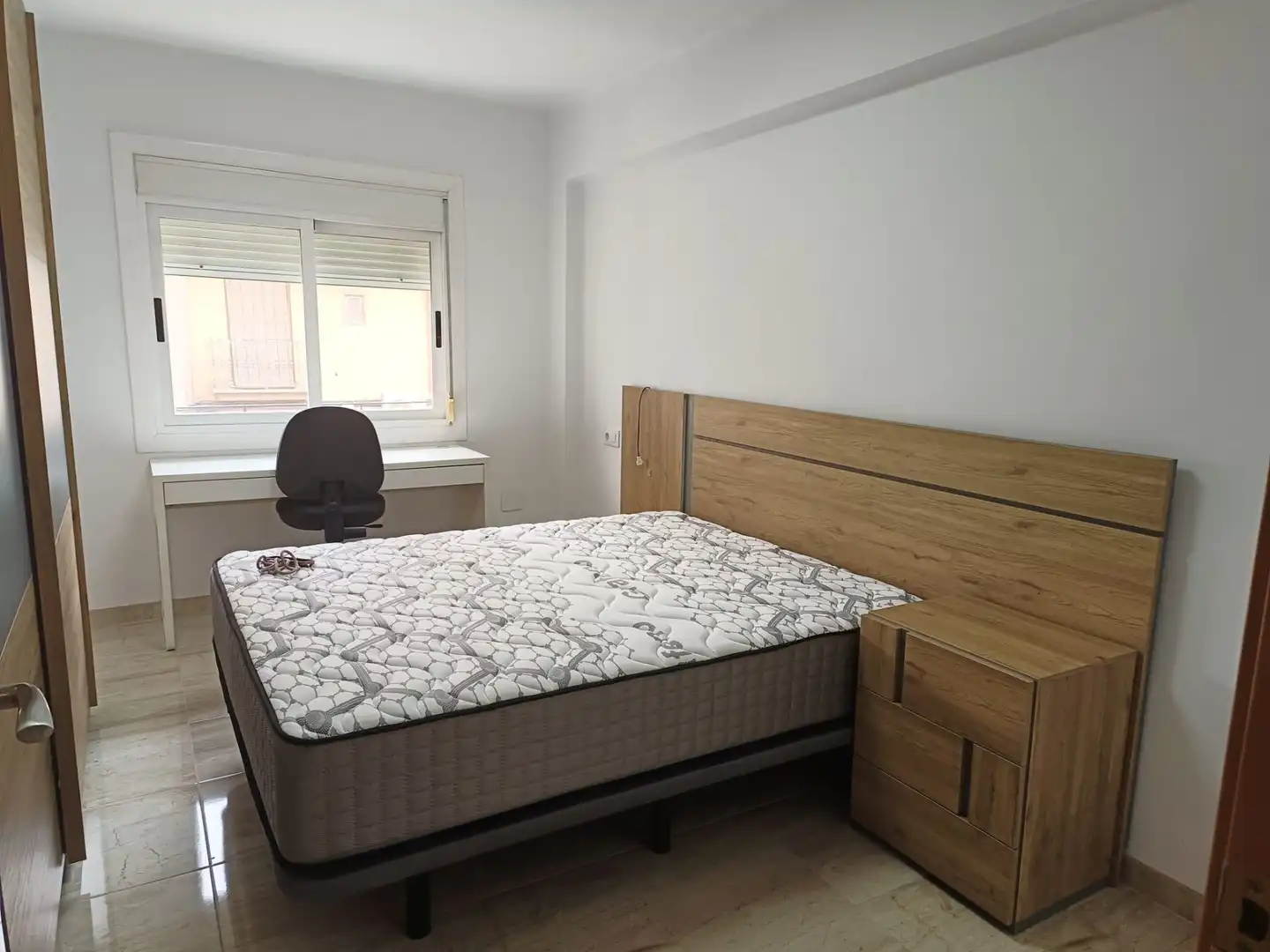 Habitación de Piso de alquiler en Mislata con Aire acondicionado, Terraza y Amueblado