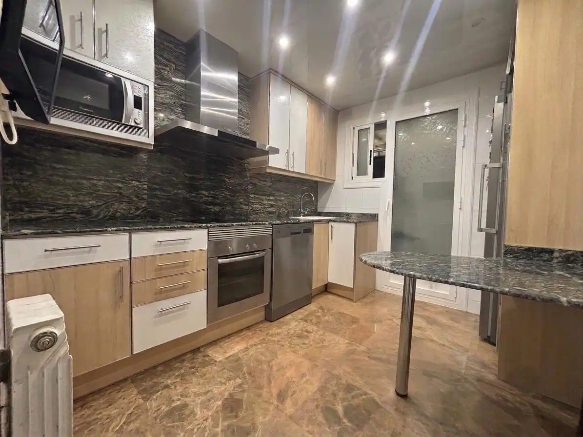Kitchen of Ground floor for sale in Esplugues de Llobregat  with Air Conditioner, Heating and Balcony