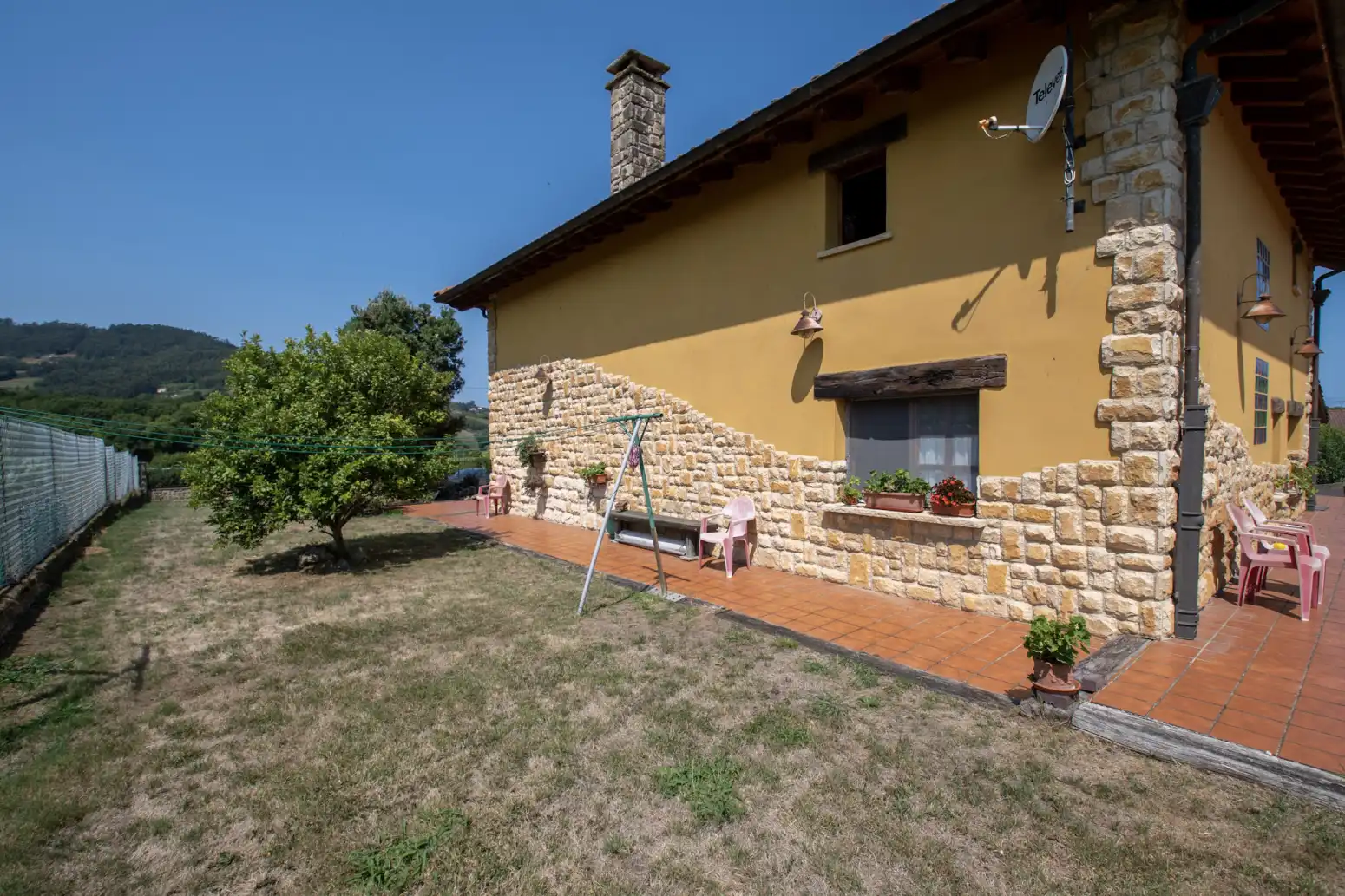 Vista exterior de Casa o xalet en venda en Villaviciosa amb Calefacció, Jardí privat i Terrassa