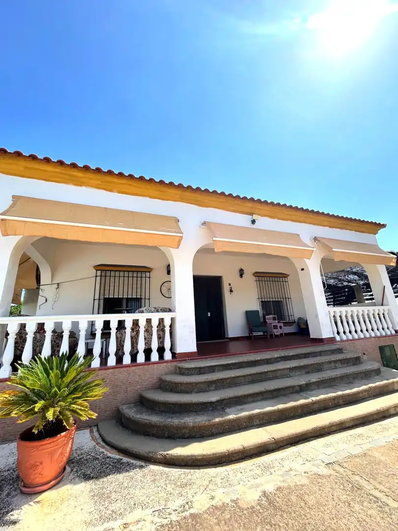 Vista exterior de Finca rústica en venta en Cantillana con Aire acondicionado, Terraza y Piscina