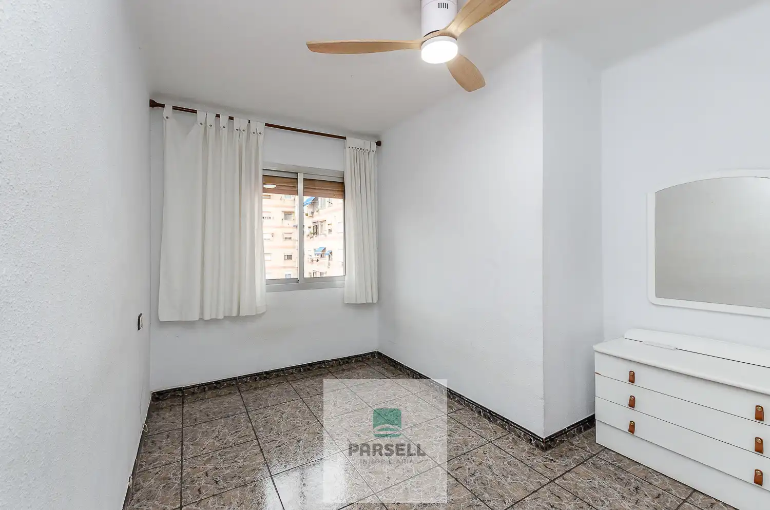 Habitación de Piso en venta en Badalona con Horno
