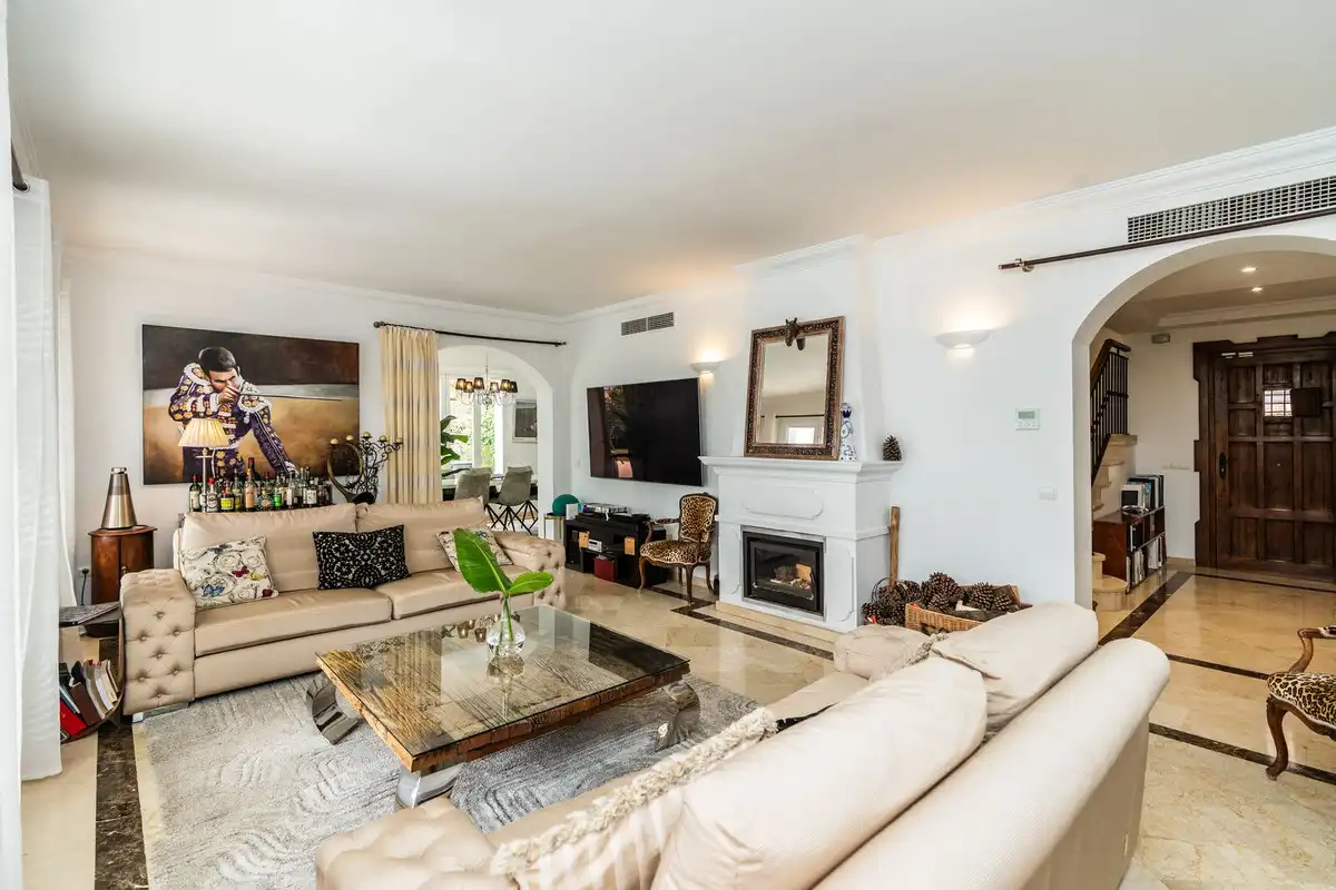 Living room of Commercial properties for sale in Istán, Málaga