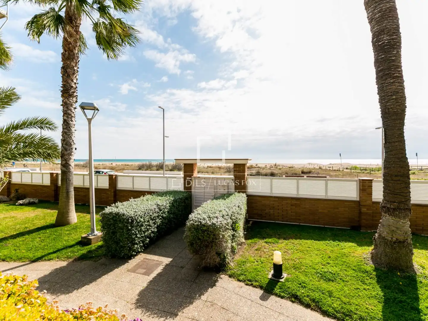 Außenansicht von Wohnung zum Verkauf in Castelldefels mit Heizung, Privatgarten und Terrasse