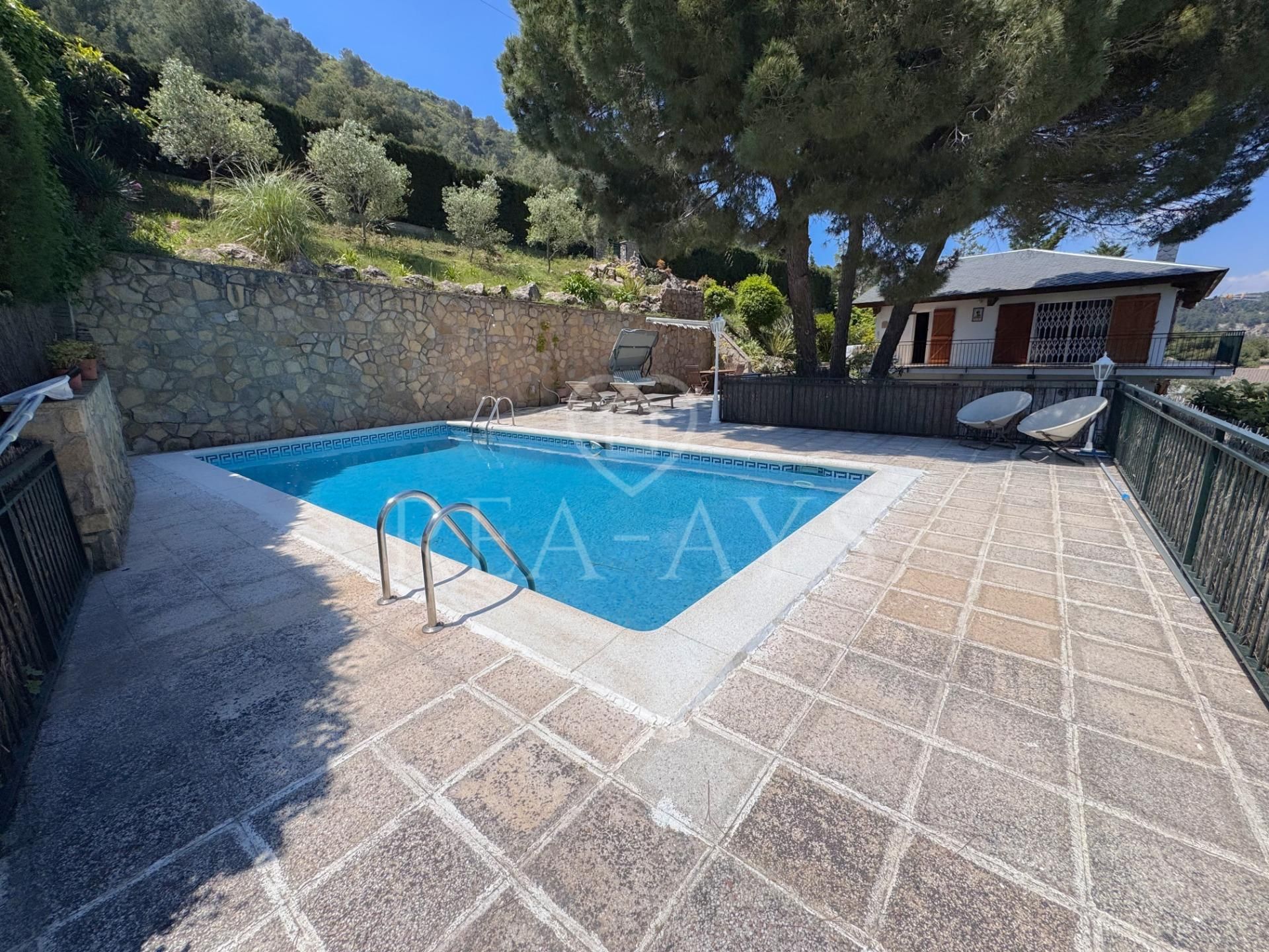 Piscina de Casa o xalet en venda en Vallirana amb Calefacció, Jardí privat i Terrassa