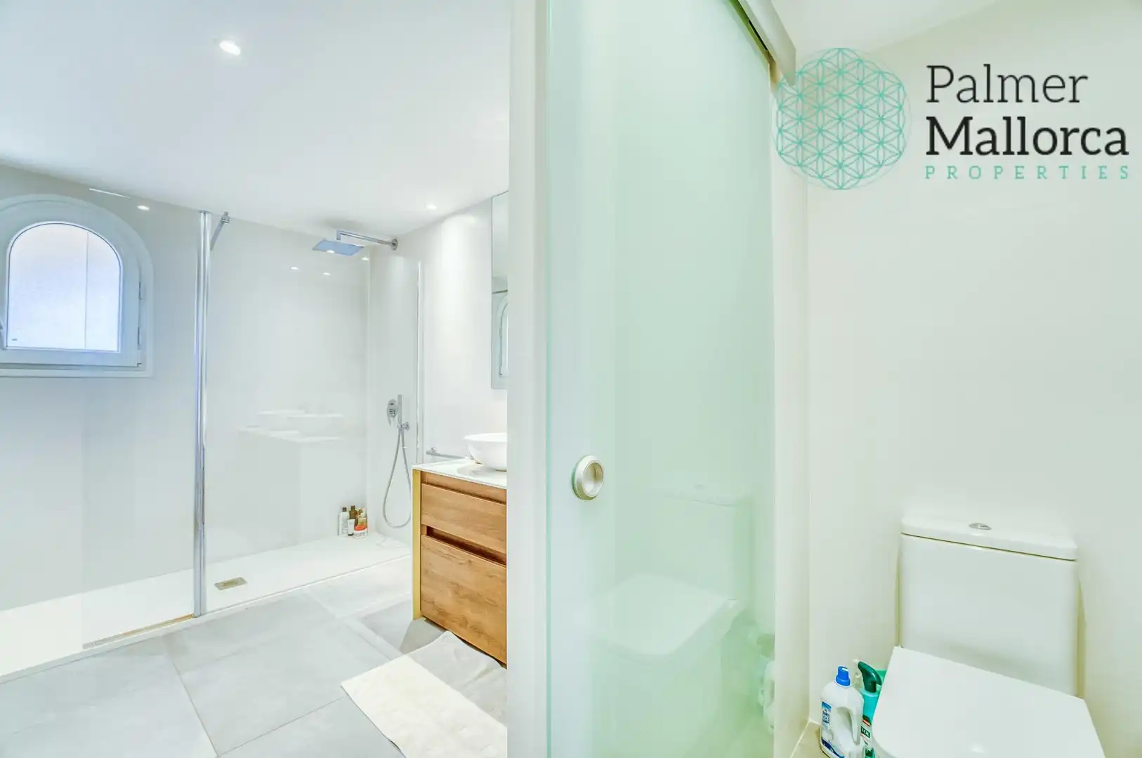Badezimmer von Wohnungen zum Verkauf in Calvià mit Klimaanlage, Heizung und Privatgarten