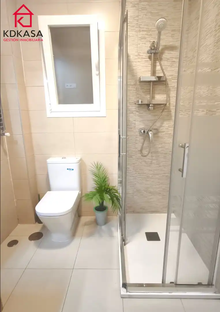 Baño de Piso en venta en Madrid con Calefacción, Horno y Lavadora