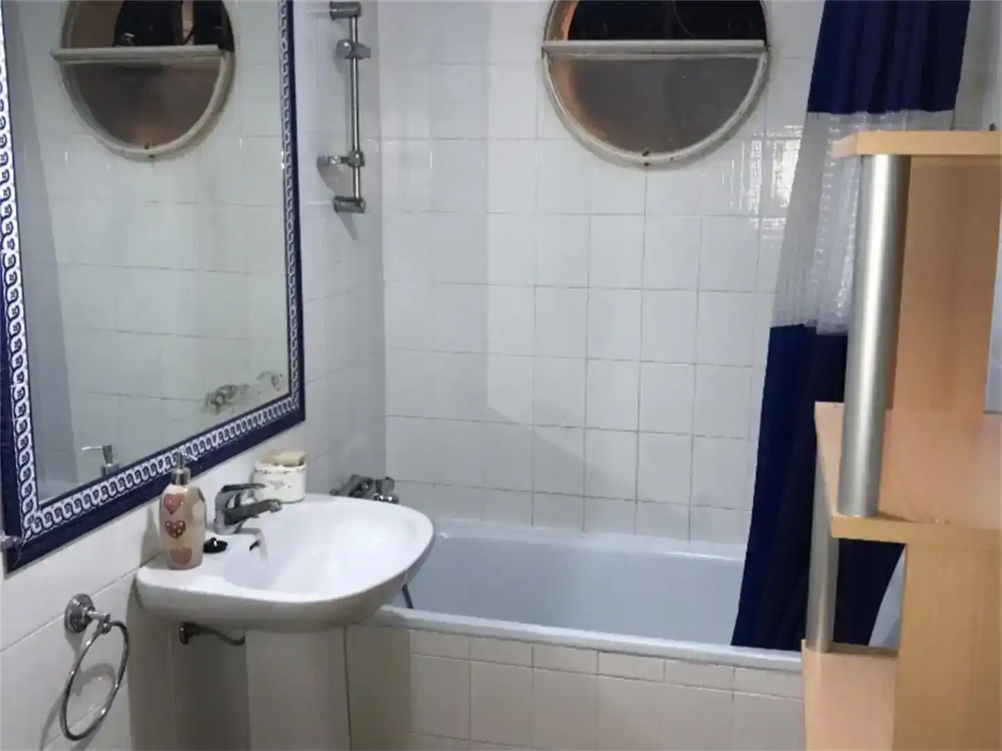 Bathroom of Flat for rent in Montequinto  with Air Conditioner and Furnished