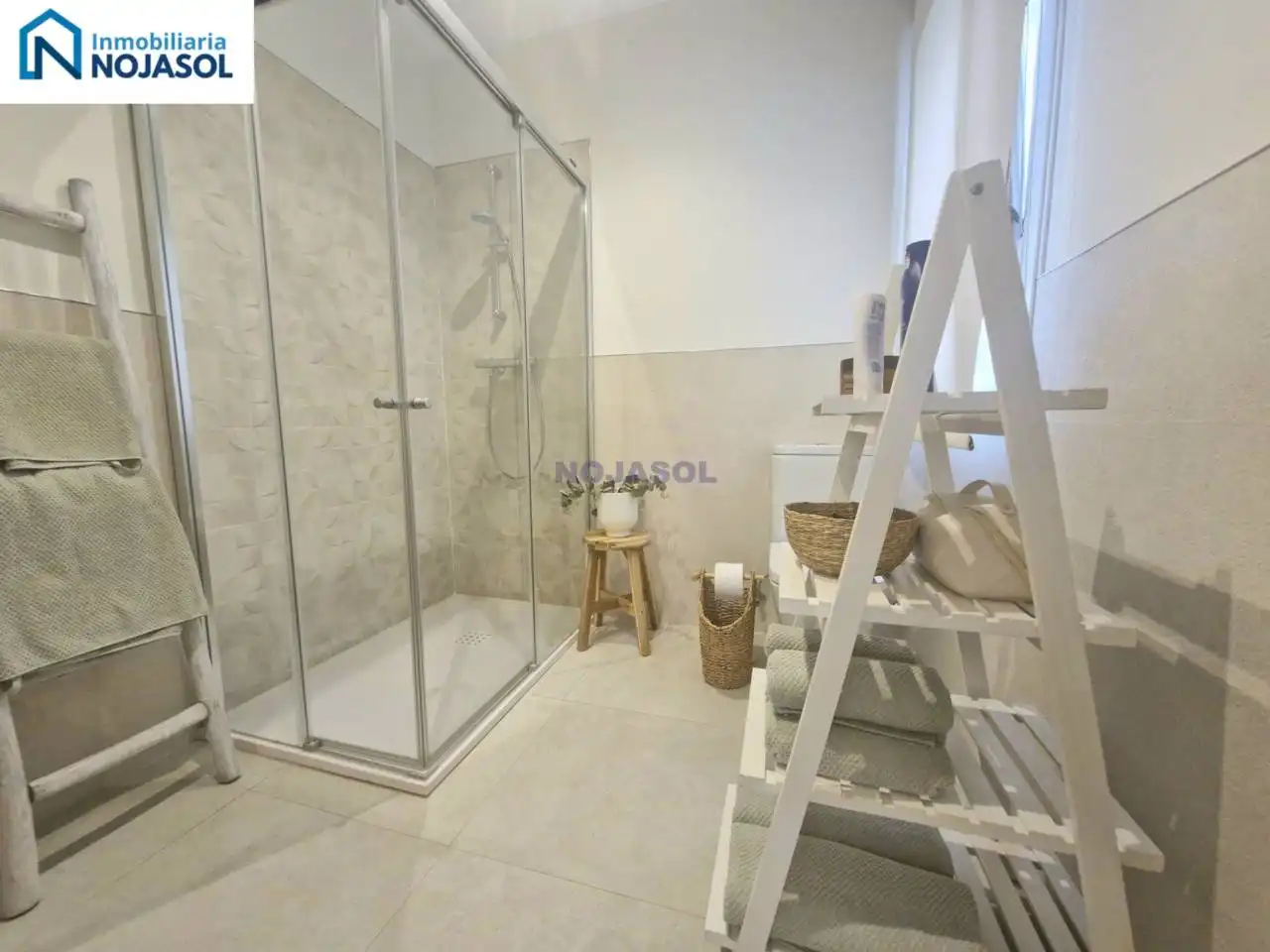 Baño de Piso en venta en Noja con Calefacción, Terraza y Balcón