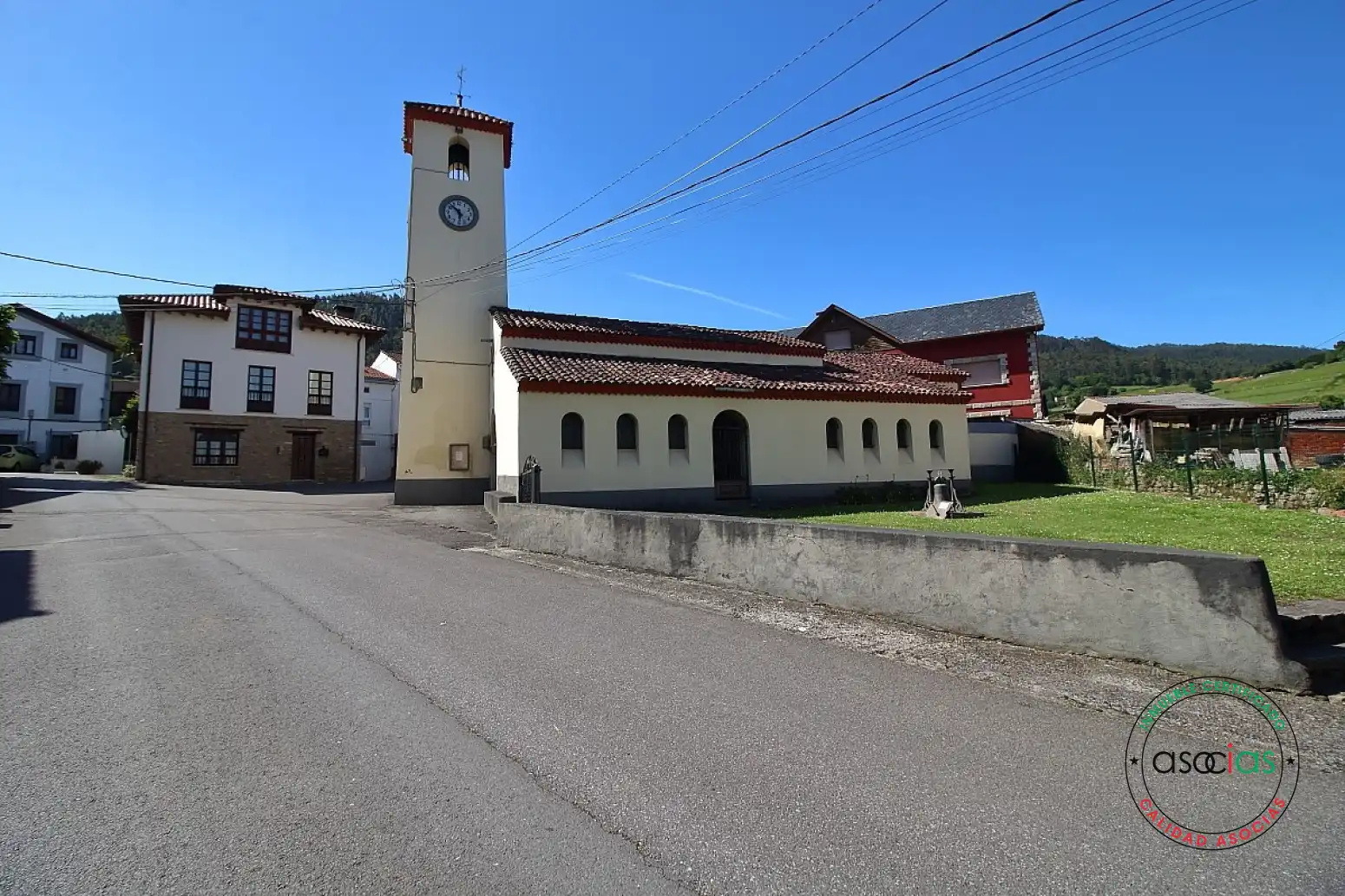Vista exterior de Casa adosada en venta en Pravia con Calefacción
