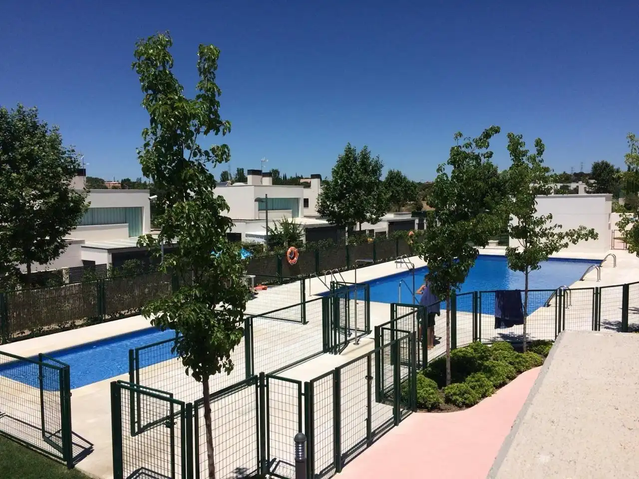 Piscina de Casa adosada de lloguer en Boadilla del Monte amb Aire condicionat, Calefacció i Jardí privat