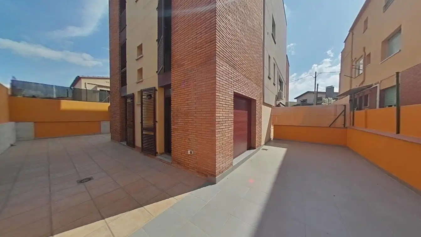 Vista exterior de Dúplex en venta en Cerdanyola del Vallès con Calefacción y Terraza