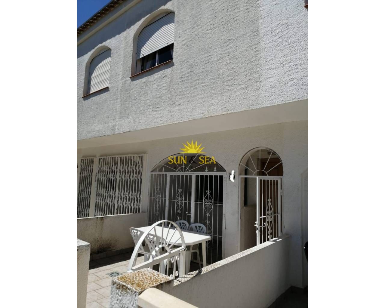 Vista exterior de Casa o xalet de lloguer en Santa Pola amb Calefacció, Piscina i Moblat