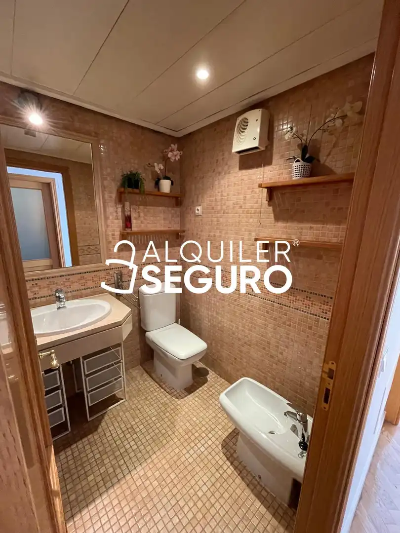 Bathroom of Flat for rent in Carabanchel