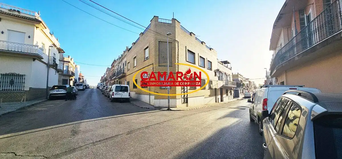Vista exterior de Casa adosada en venta en Coria del Río