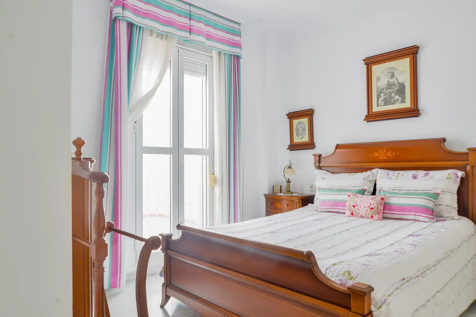 Dormitori de Casa adosada en venda en Camas amb Aire condicionat, Calefacció i Terrassa