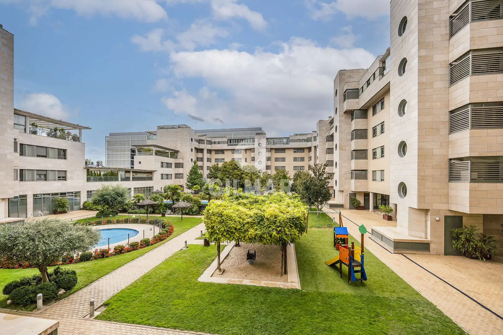 Exterior view of Flat for sale in Madrid  with Heating, Private garden and Storage room