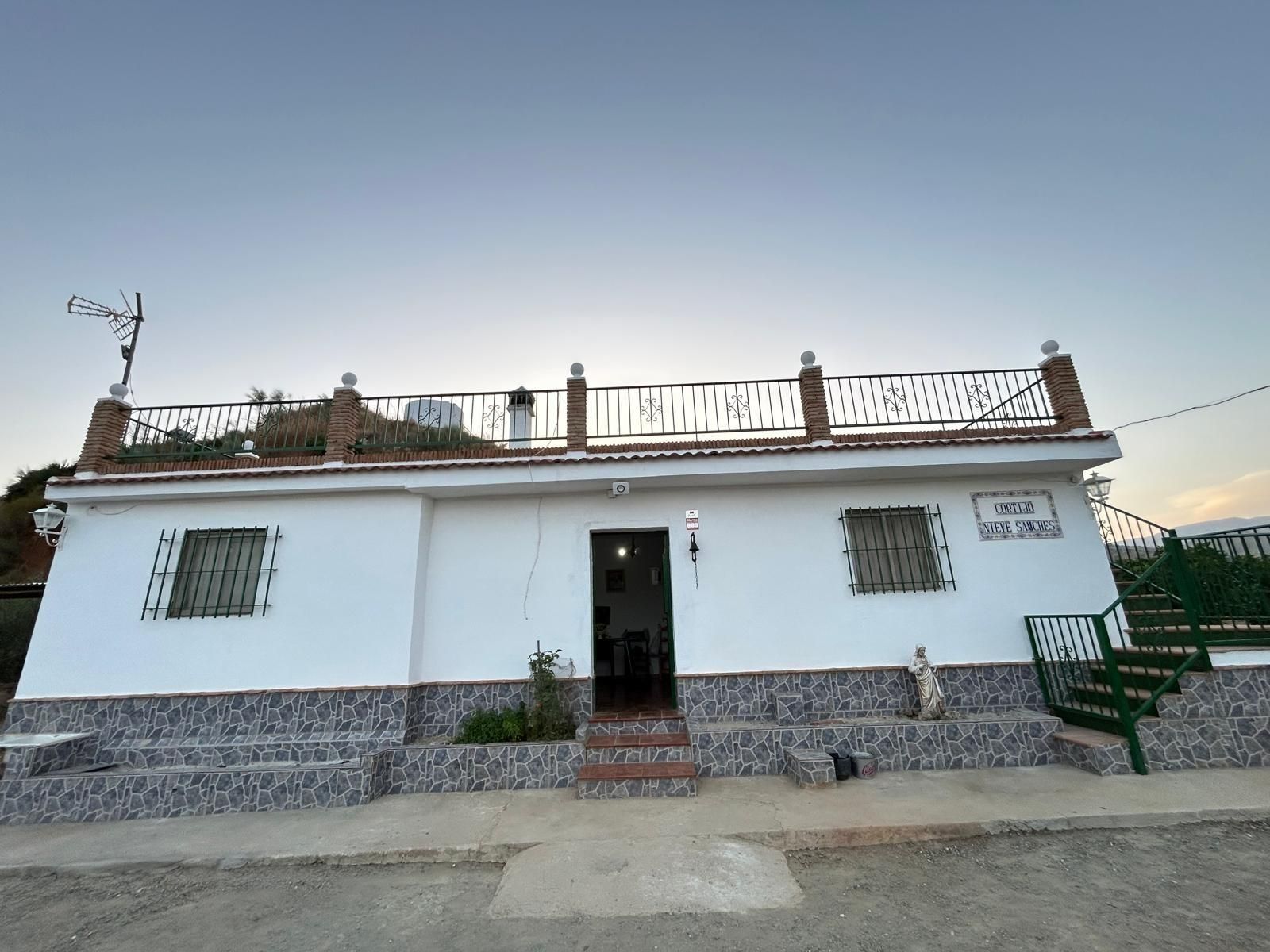 Vista exterior de Casa o xalet en venda en Cártama amb Alarma