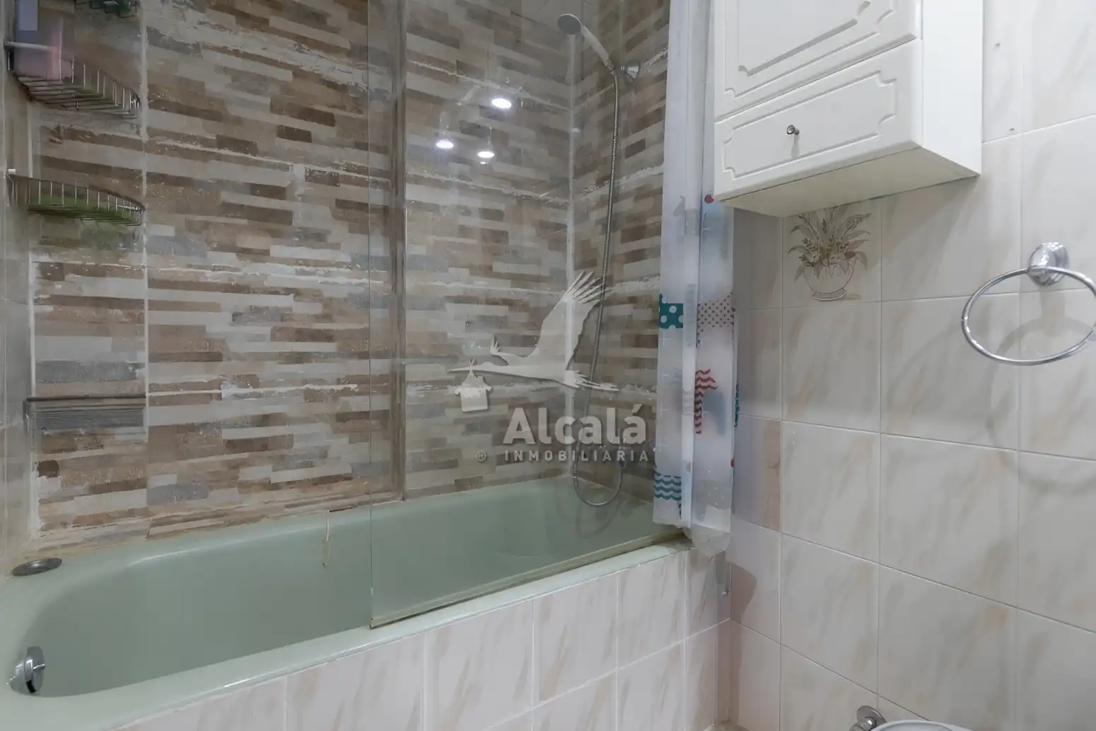 Bany de Pis en venda en Alcalá de Henares amb Aire condicionat, Calefacció i Terrassa