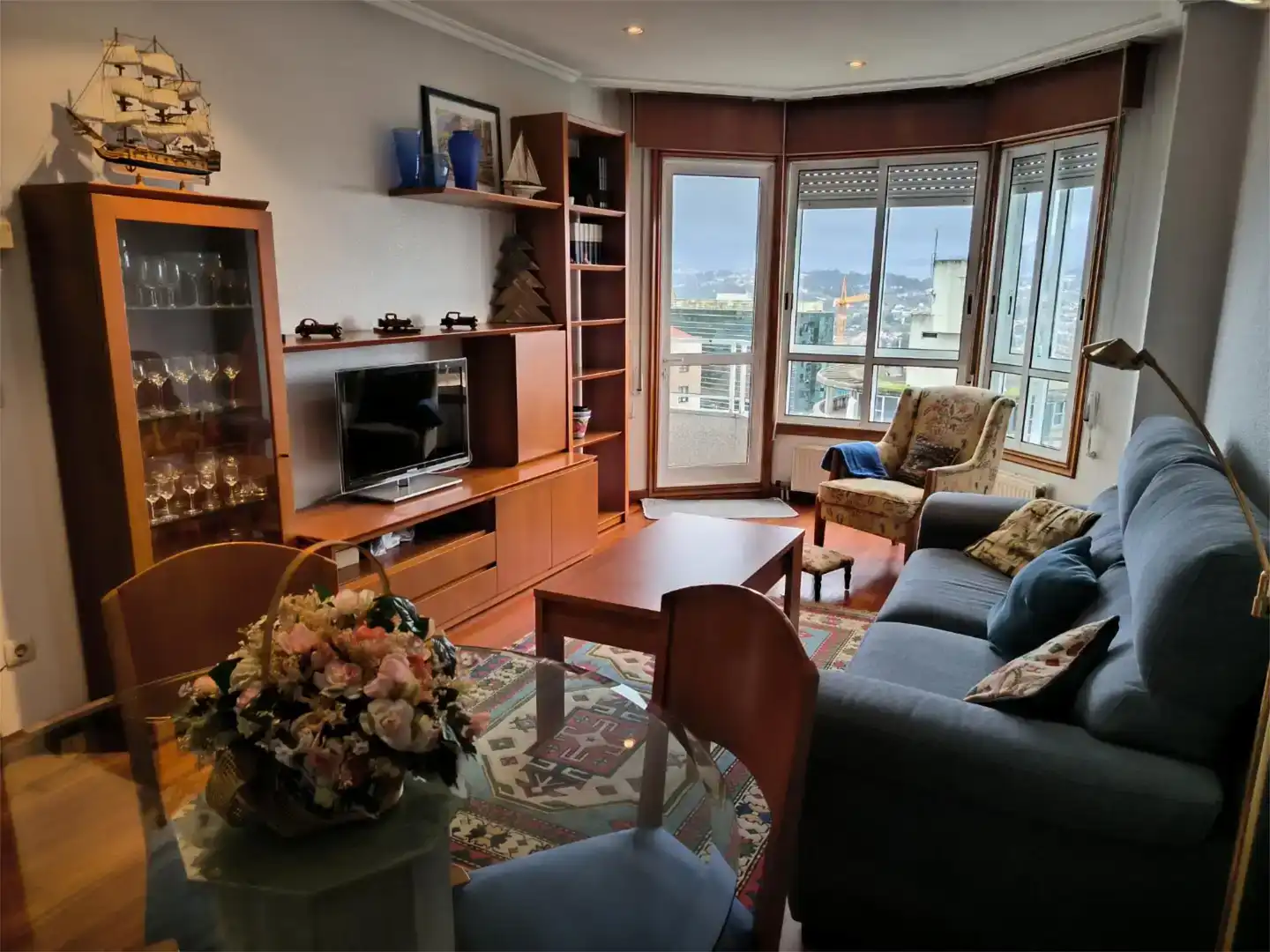 Wohnzimmer von Wohnung zur Miete in Vigo  mit Privatgarten, Parkett und Abstellraum