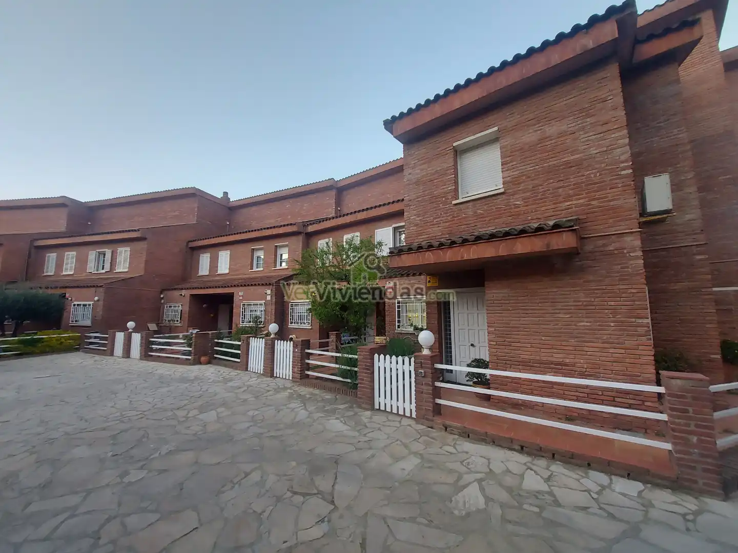 Vista exterior de Casa adosada en venta en Vallirana con Aire acondicionado, Calefacción y Jardín privado