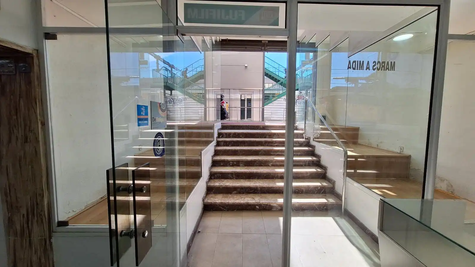 Local comercial de lloguer a Comte Vilardaga