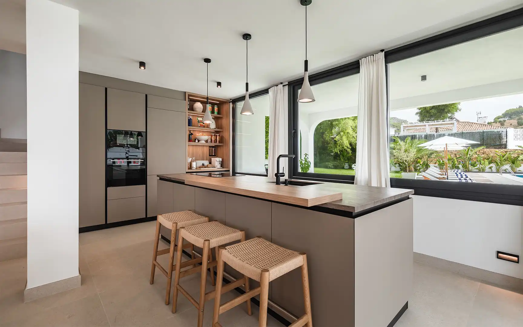 Cocina de Casa o chalet en venta en Marbella con Aire acondicionado, Jardín privado y Terraza