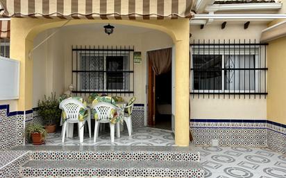Exterior view of Single-family semi-detached for sale in Los Alcázares  with Air Conditioner, Heating and Private garden